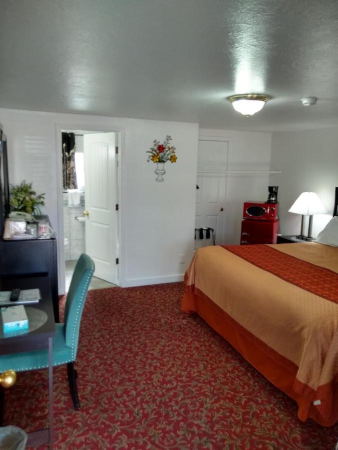 Holiday Motel Bend Exterior photo